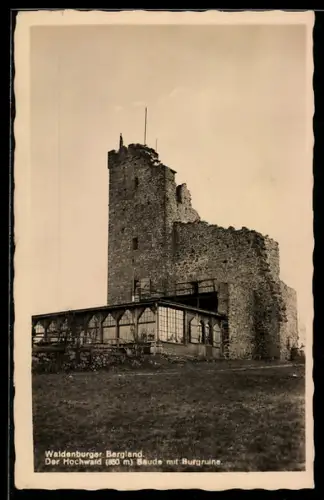 AK Waldenburg, Waldenburger Bergland, Hochwald, Baude mit Burgruine