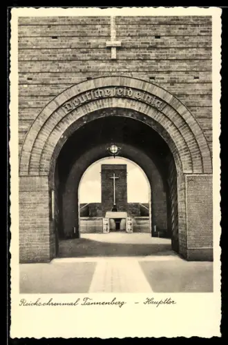 AK Tannenberg, Reichsehrendenkmal, Partie am Haupttor