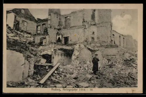 AK Kalisz, Zerstörtes Gebäude mit rauchendem Mann