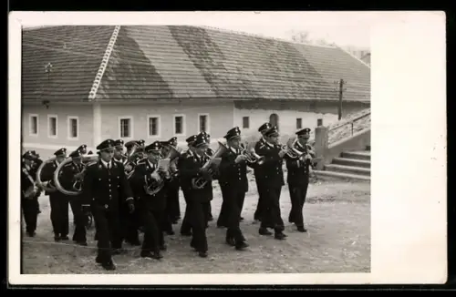 Foto-AK Nussbach /Kremstal, Soldatenkapelle in Uniform