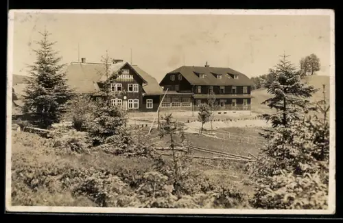 AK Slezske Bezkydy, Turisticky hotel Charbulák