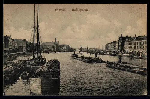 AK Stettin, Hafenpartie mit Frachtern u. Stadtpanorama