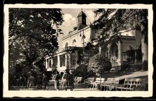AK Bad Landeck, Im Kurpark mit Kurhaus