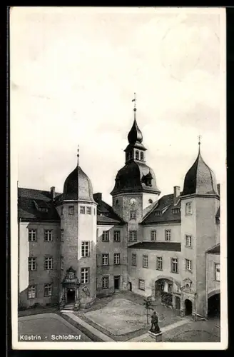 AK Küstrin, Schlosshof