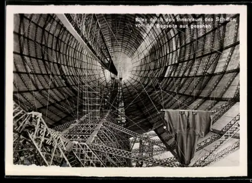 AK Aufnahme des Luftschiffbau Zeppelin GmbH, Blick durch den Innenraum des Schiffes