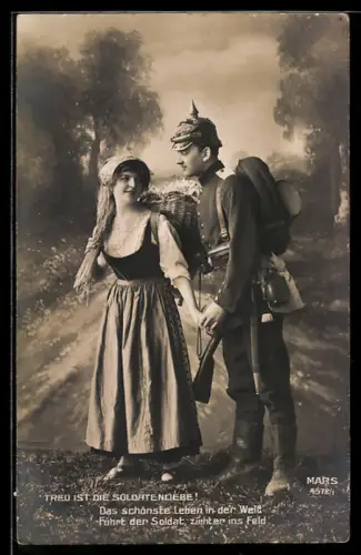 AK Soldat in Uniform und mit Pickelhaube bei einer Bäuerin, Soldatenliebe