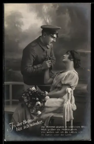 AK Soldat in Uniform hält die Hand einer Frau mit Blumenstrauss