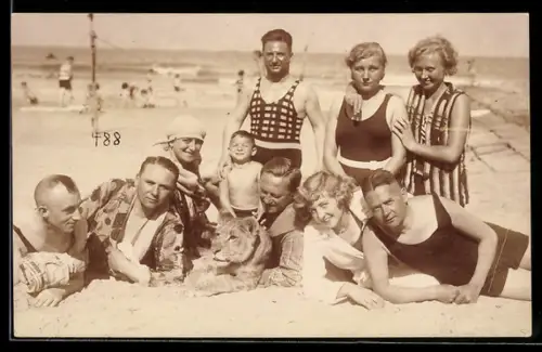 Foto-AK Norderney, Damen u. Herren in Badeanzügen am Strand