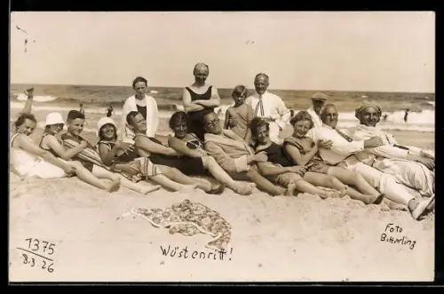 Foto-AK Wüstenritt, Gemischte Gruppe am Strand, Badeanzug, 1926