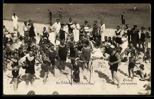 Foto-AK Die Schönheitskonkurrenten, Strandbesucher in Badeanzügen, Mandolinen