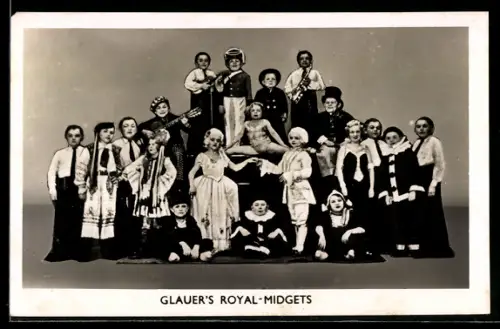 AK Glauers Gruppe Liliputaner in feiner Kleidung