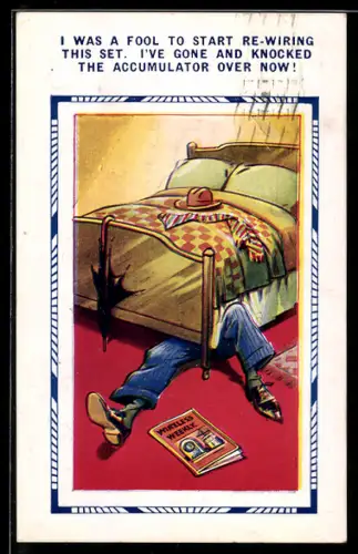 AK Mann liegt unter seinem Bett