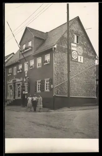 Foto-AK Weisel /Rhein, Altpforter Strasse mit Dapolin Benzin Geschäft