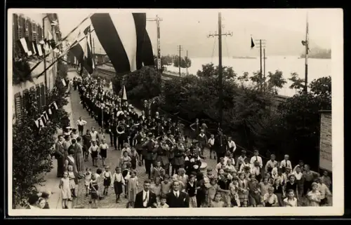 Foto-AK Kaub, Festzug in der Altpforter Strasse mit Musikanten 1931