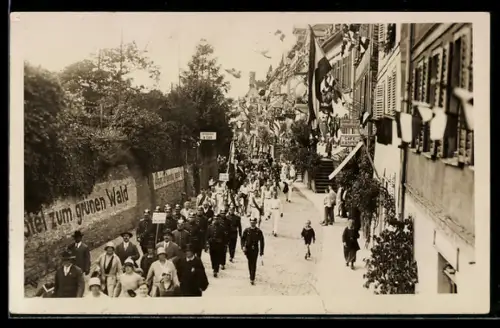 Foto-AK Kaub, Festumzug am Gasthaus zum grünen Wald