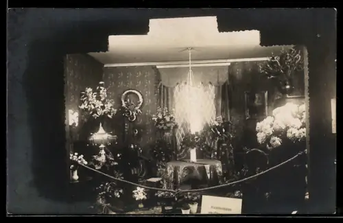 Foto-AK Heilbronn, Gartenbauausstellung Harmonie, Innenansicht eines Raumes