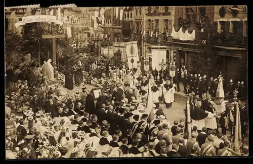 Foto-AK Freiburg /Breisgau, Kirchliche Prozession 1921