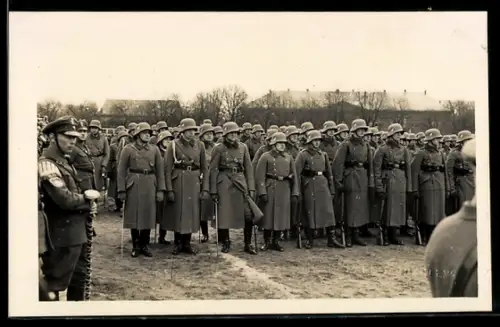Foto-AK Minden /Weser, Soldaten in Mänteln und Stahlhelmen zum Volkstrauertag am 17.03.1935
