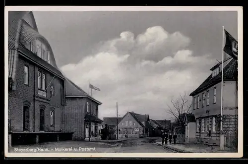 AK Steyerberg /Hann., Strassenpartie mit Molkerei u. Postamt, -Fahne