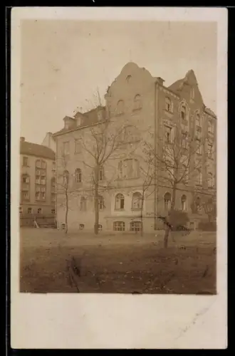 Foto-AK Schweinfurt, Gymnasium mit Strassenpartie