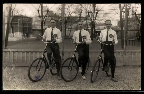 AK Berlin-Neukölln, Radball-Verein Club Lichterfelder Herrenfahrer in Neue Welt, Hasenheide, Radsport