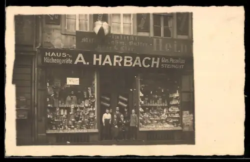 Foto-AK Frankfurt /Main, Grosse Friedberger Landstrasse 32, Haus- und Küchengeräte-Geschäft von A. Harbach