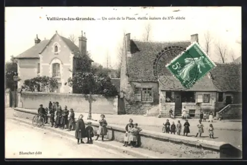 AK Vallières-les-Grandes, un coin de la Place