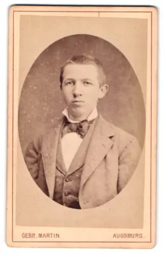 Fotografie Gebr. Martin, Augsburg, Bahnhofstrasse 22, Porträt eines jungen Mannes