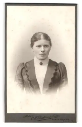 Fotografie C. F. Beddies & Sohn, Braunschweig, Kuhstrasse 10, Porträt einer Frau