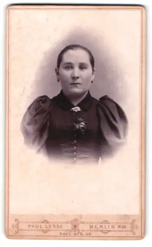 Fotografie Paul Lesse, Berlin, Paul Str. 26, Porträt einer Dame