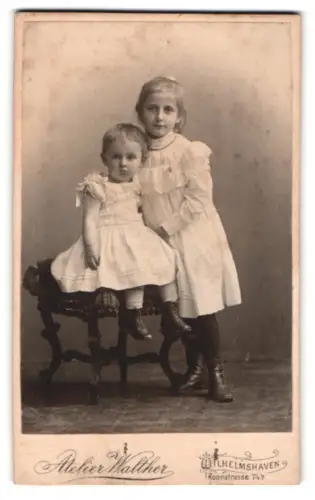 Fotografie Atelier Walther, Wilhelmshaven, Roonstrasse 74, Zwei Kinder in feiner Kleidung