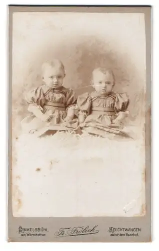 Fotografie Friedr. Frölich, Dinkelsbühl, am Wörnitztor, Zwei Kleinkinder in eleganter Kleidung