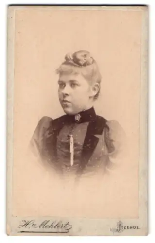 Fotografie H. Mehlert, Itzehoe, Breite Strasse 25, Porträt einer jungen Frau
