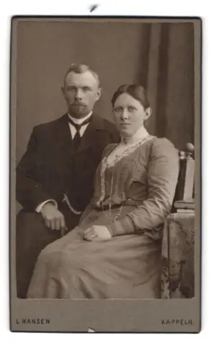 Fotografie L. Hansen, Kappeln, Ein ernstes Paar im Atelier