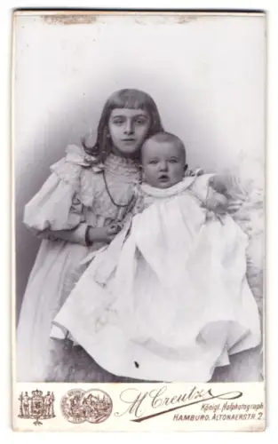 Fotografie M. Creutz, Hamburg, Altonaerstr. 2, Zwei Kinder in festlicher Kleidung