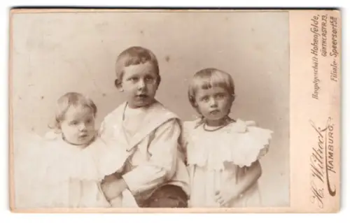 Fotografie H. Wittrock, Hamburg, Güntherstrasse 73, Drei Kinder in festlicher Kleidung