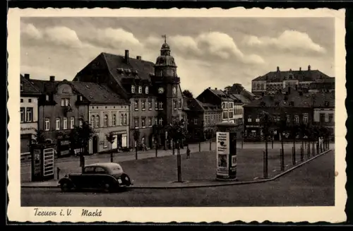 AK Treuen i. V., Markt mit Litfasssäule