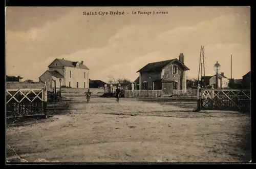 AK Saint-Cyr-Brézé, Le Passage à niveau