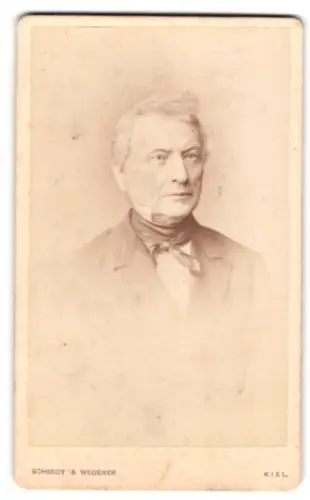 Fotografie Schmidt & Wegener, Kiel, Dänische Strasse 35, Porträt eines älteren Herrn