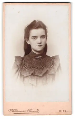 Fotografie Waldemar Renard, Kiel, Sophienblatt 18, Porträt einer jungen Frau