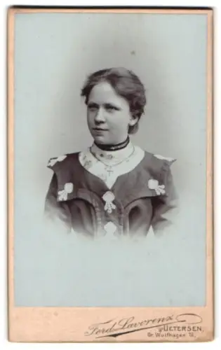 Fotografie Ferd. Lavorenz, Uetersen, Gr. Wulfhagen 16, Porträt einer jungen Frau