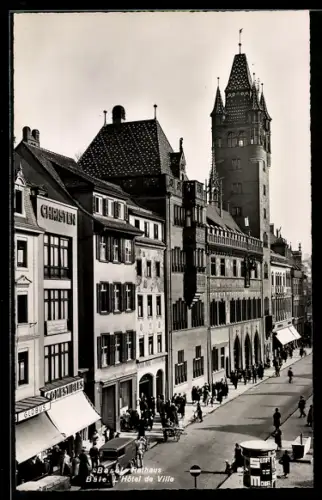 AK Basel, Strassenpartie mit Geschäften und Rathaus
