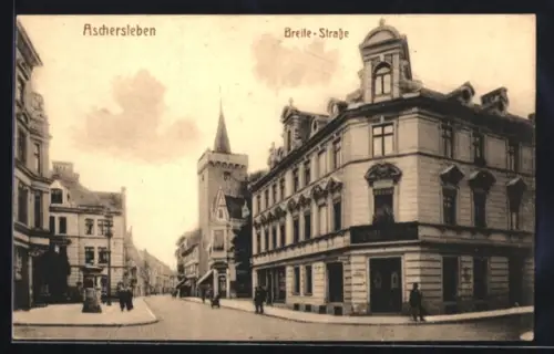 AK Aschersleben, Breite-Strasse mit Kirche