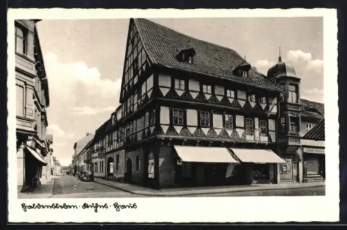 AK Haldensleben, Kühns Haus mit Strassenpartie