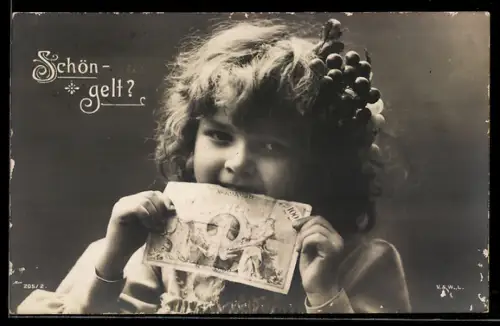 AK Mädchen hat einen Geldschein im Mund