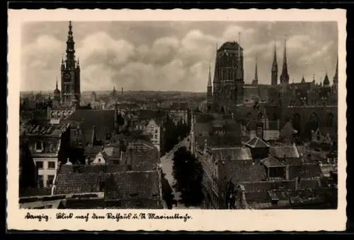 AK Danzig / Gdansk, Gesamtansicht mit Rathaus und Marienkirche