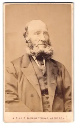 Fotografie A. Dinnie, Aberdeen, 26, Union Terrace, Älterer Herr mit grauem Vollbart