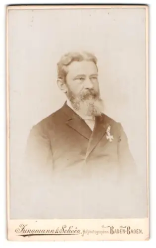Fotografie Jungmann & Sohn, Baden-Baden, Veteran im Anzug mit Adlerorden