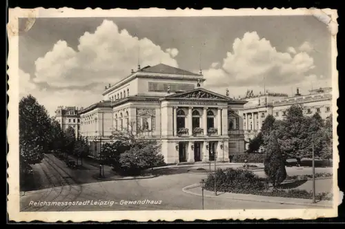 AK Leipzig, Gewandhaus mit Strassenkeuzung