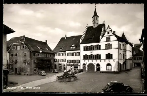 AK Staufen i. Br., Marktplatz mit Brunnen aus der Vogelschau